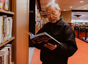 Photo of a man reading a book. Link to Life Stage Gift Planner Over Age 70 Situations.